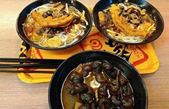 “愛民”螺螄粉創始人狀告78家加盟店及侄子！哪個是你認準的味道？