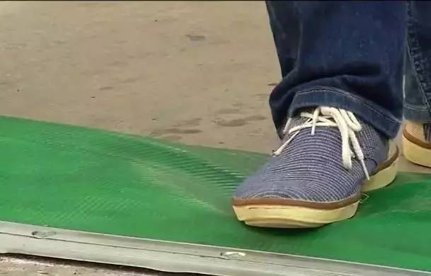 全球首款智能液體減速帶：車神也不得不減速了！