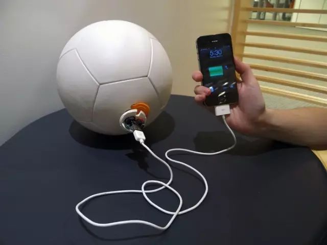 “足球充電寶”，一款節能環保的高科技充電寶！
