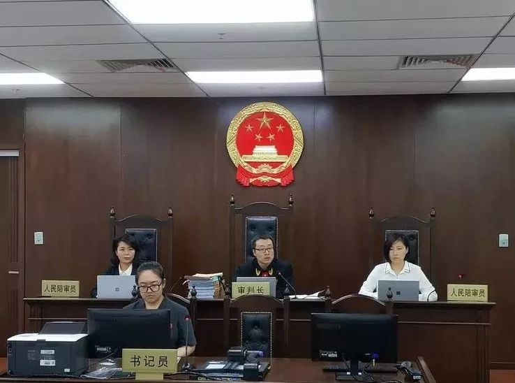 “江小白”狀告“云小白”，兄弟鬩墻為哪般？
