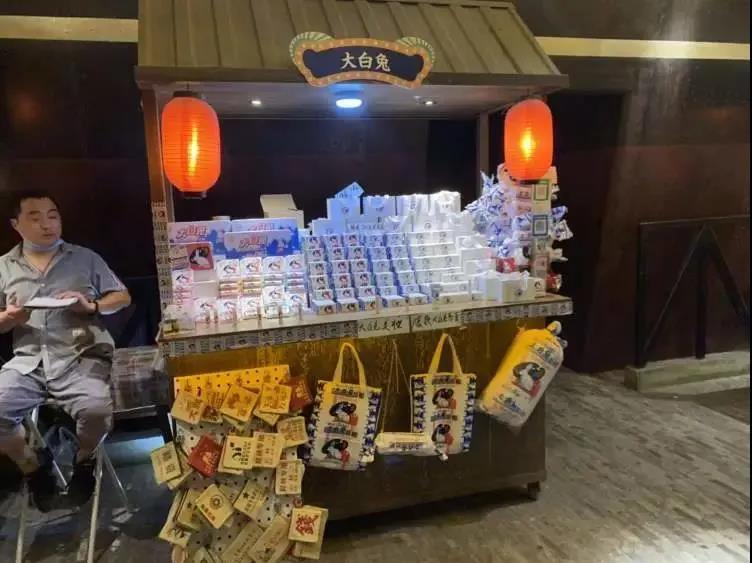 “大白兔”還是“人白免”？小心買到山寨版大白兔唇膏！