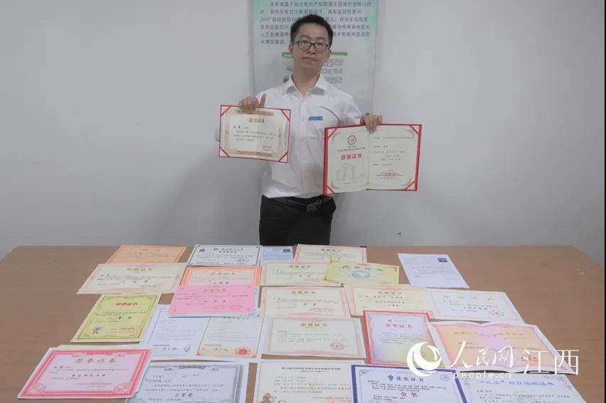 自強不息的少年！腦癱大學生獲八項實用新型專利：我不認命