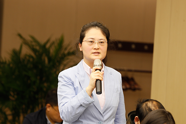 1711703756874337.jpg 香港紫荊記者提問.jpg